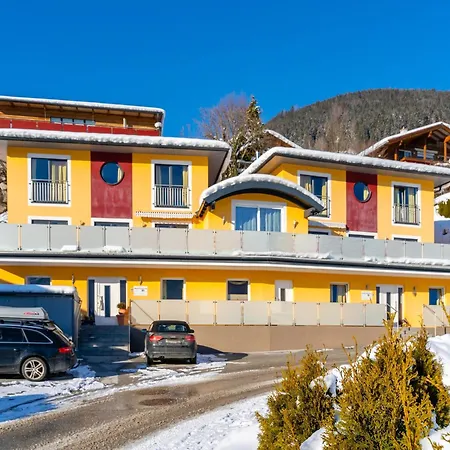 Spacious In Piesendorf With Sauna, Cleaning Included Chalet Durnberg (Piesendorf)